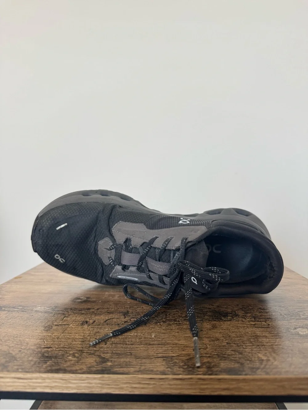 On Cloud Womens Black Cloudrunner 2 Waterproof Sneakers CloudTec Cushioning Sz 9
